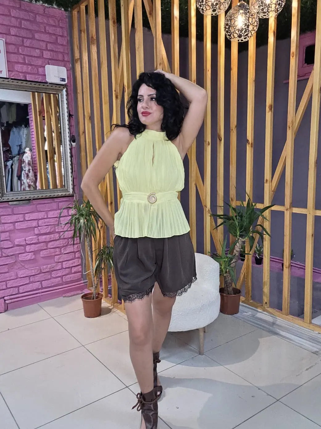 Gold Halkalı Halter Yaka Bluz · Sarı