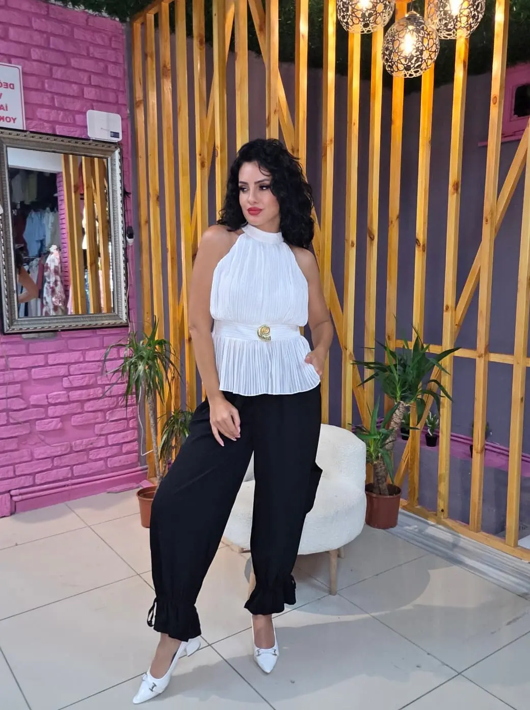 Gold Halkalı Halter Yaka Bluz · Beyaz